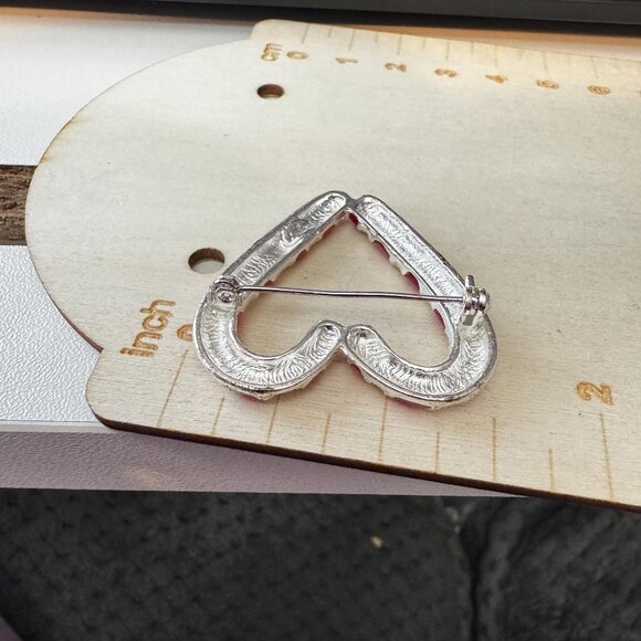 Vintage Candy Cane Heart Brooch Red White Enamel Oval Maker’s Plaque - Picture 8 of 9